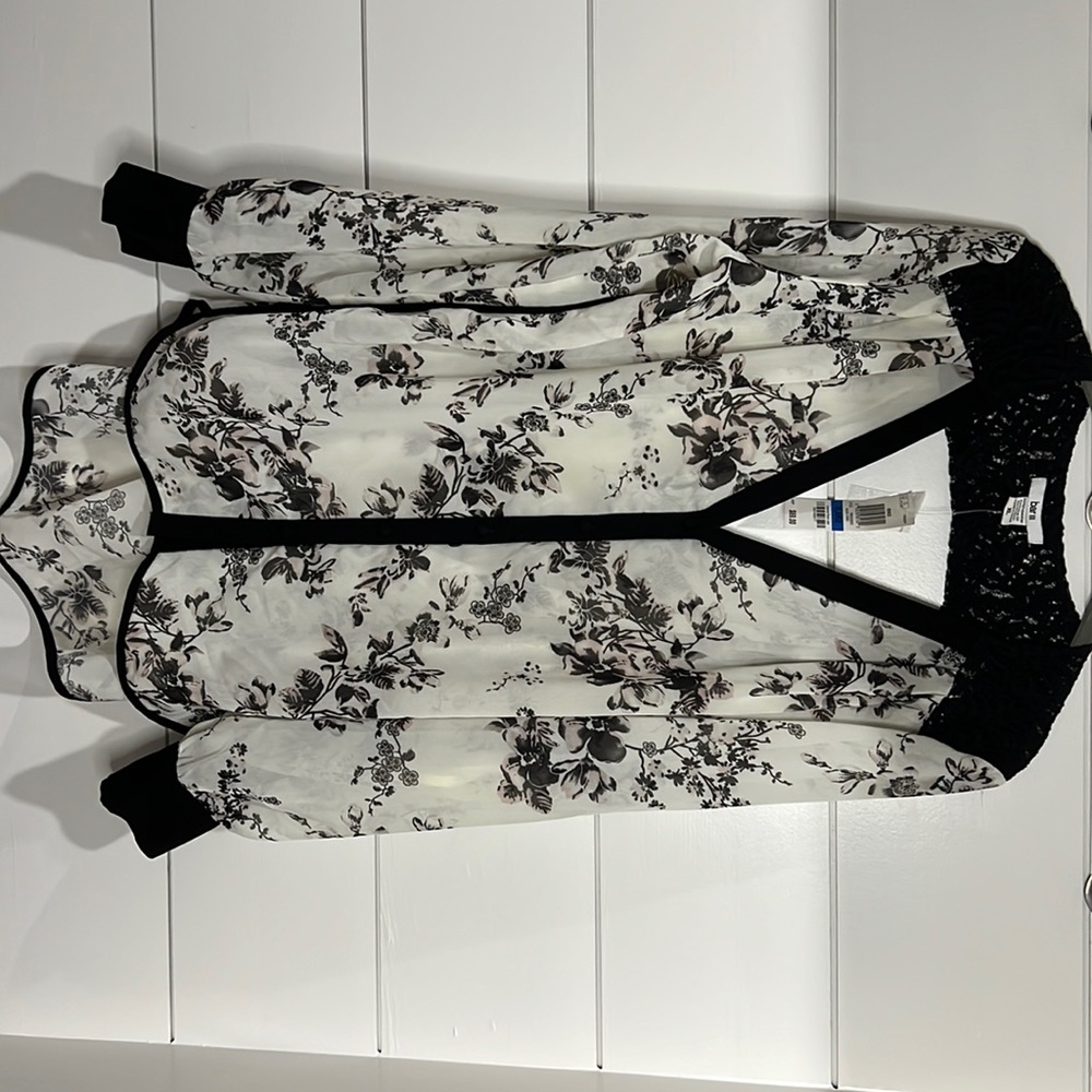 NWT Bar III  blouse. Size XL.